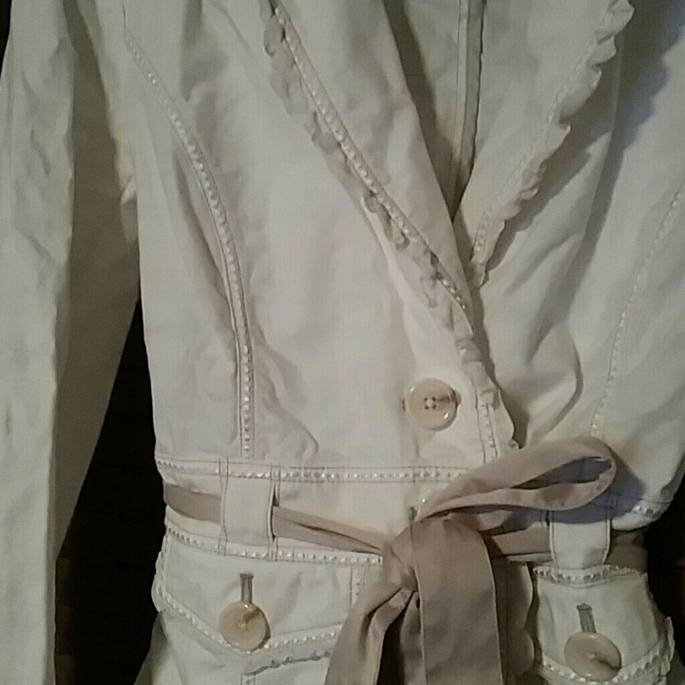 Last Day SALE!! Adorable white button up coat